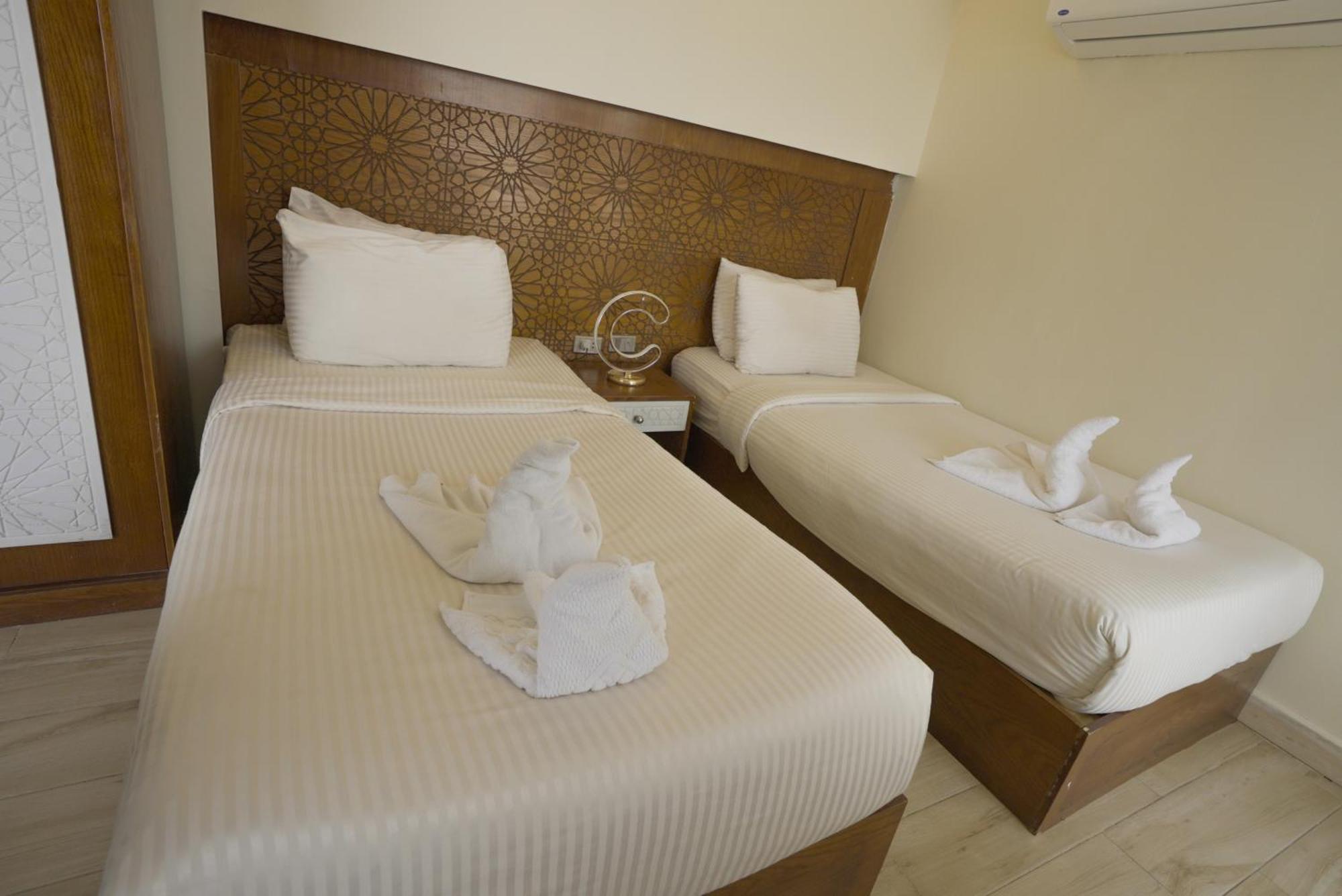 Queen Cleopatra Pyramids Hotel ไคโร ภายนอก รูปภาพ