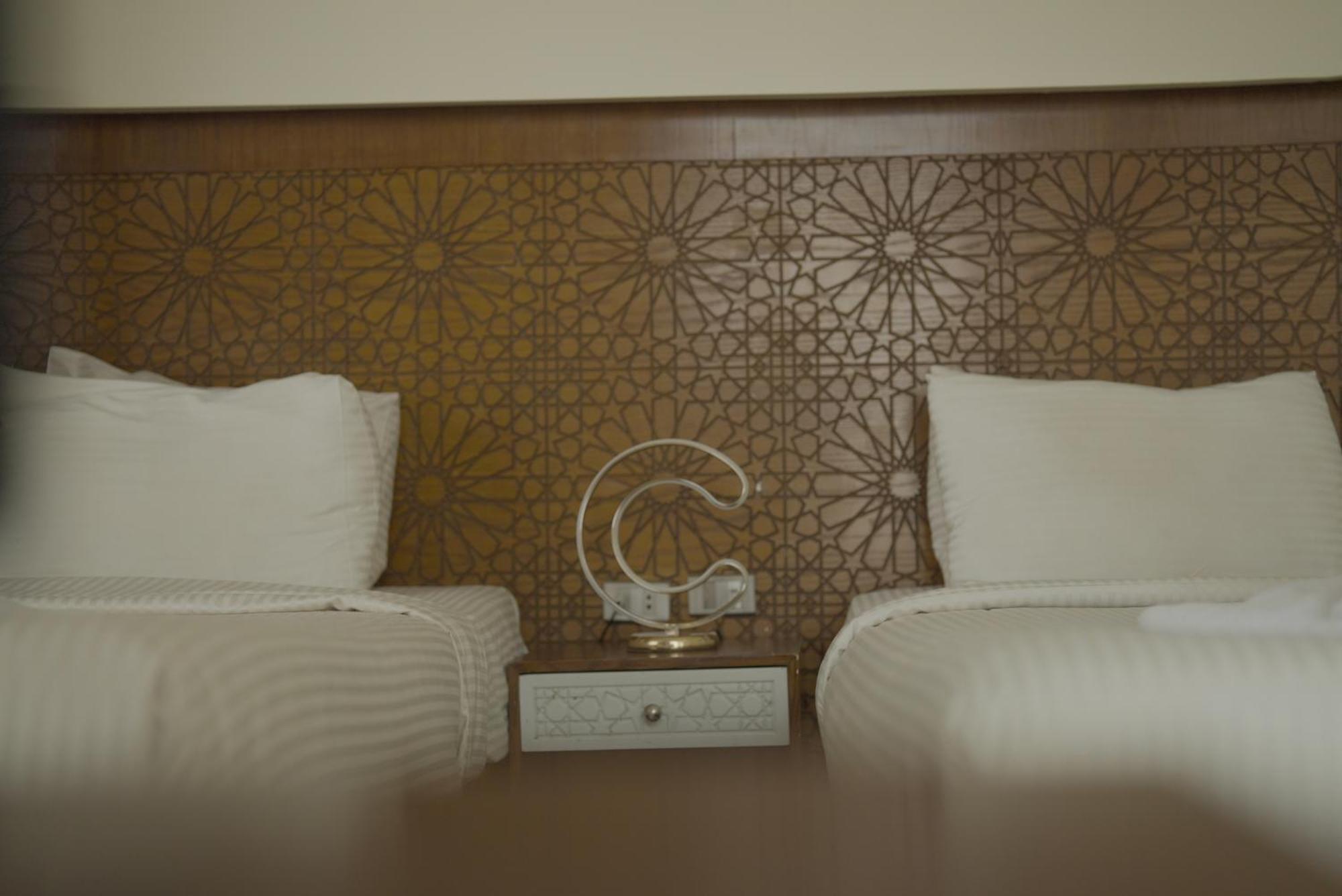 Queen Cleopatra Pyramids Hotel ไคโร ภายนอก รูปภาพ
