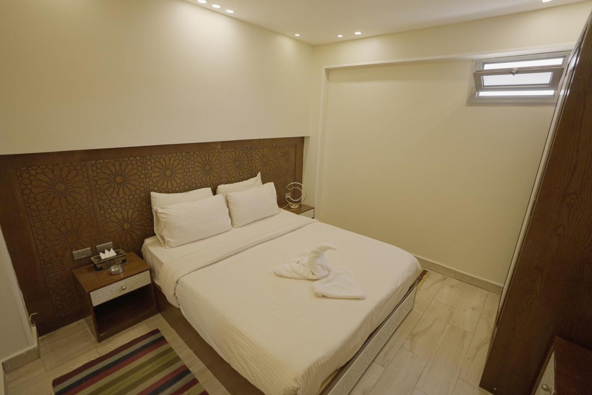 Queen Cleopatra Pyramids Hotel ไคโร ภายนอก รูปภาพ